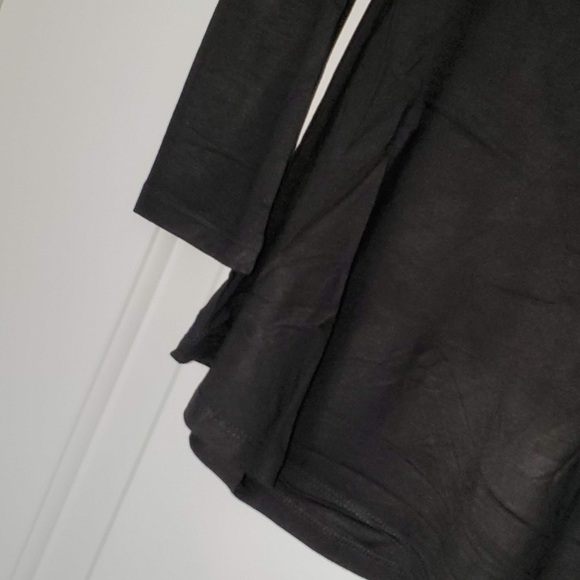 🔥SALE🔥 Black keyhole long sleeve top - Picture 7 of 7